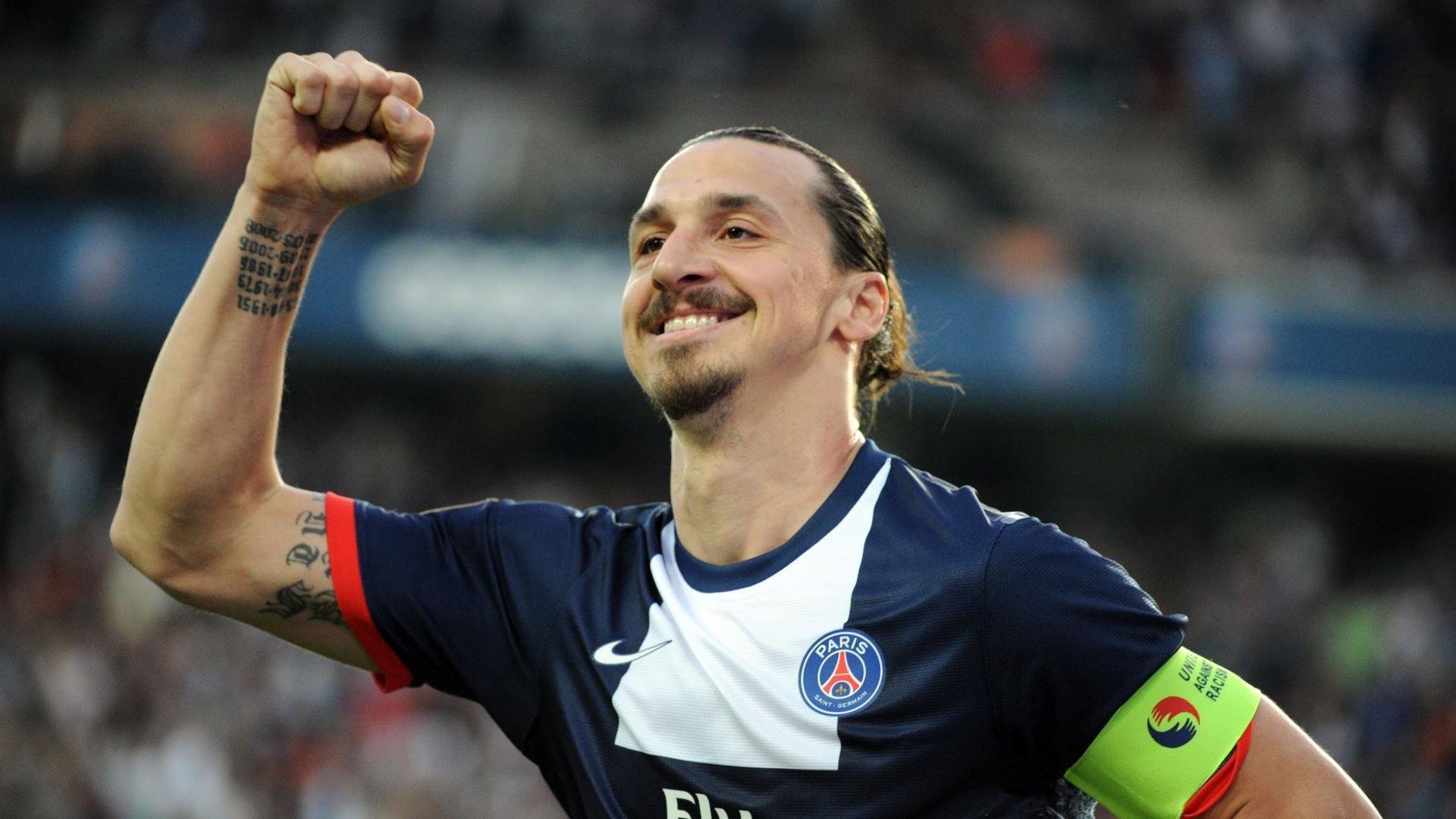 C罗回归曼联!滕哈赫的战术密码与更衣室动态大揭秘,滕哈格曼联